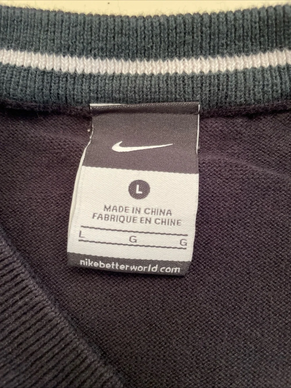 Nike Women’s Black Long Sleeve V-neck Sweater Size Large With Embroidered Logo